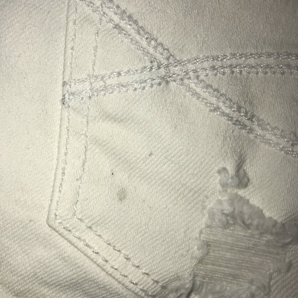 Abercrombie and Fitch White Denim short-short - Picture 5 of 7